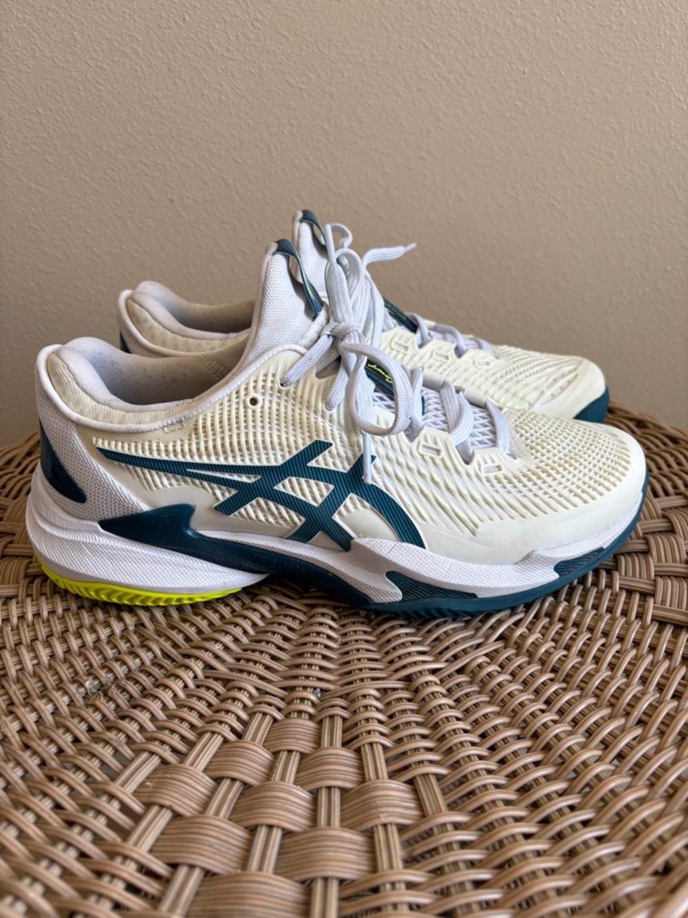 Asics Court FF 3 Tennis shoes in the White/Gris Blue colorway